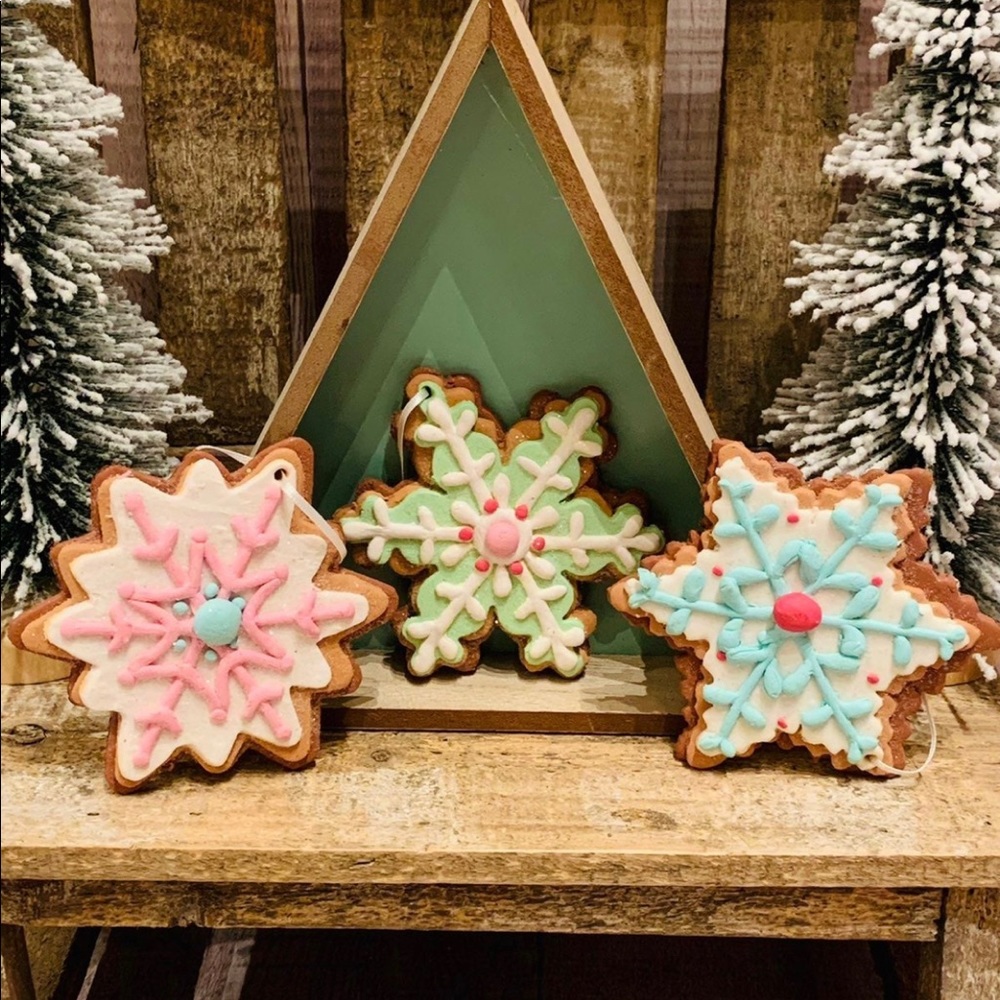 3 Pastel Gingerbread Cookies